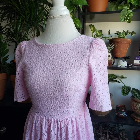 JARLO | PINK EYELET DRESS - Picture 3 of 9
